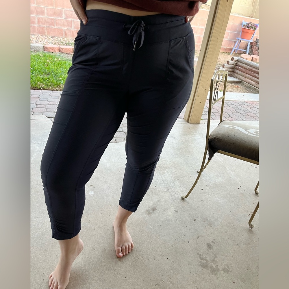 Lululemon dance studio crop